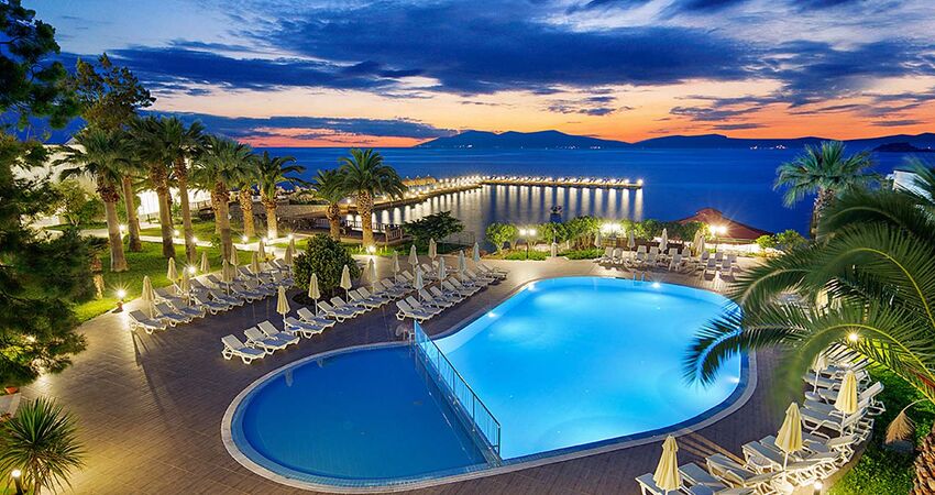 Aydın Çıkışlı Kuşadası Le Bleu Otel Her Şey Dahil Yılbaşı Turu