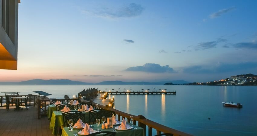 Aydın Çıkışlı Kuşadası Le Bleu Otel Her Şey Dahil Yılbaşı Turu